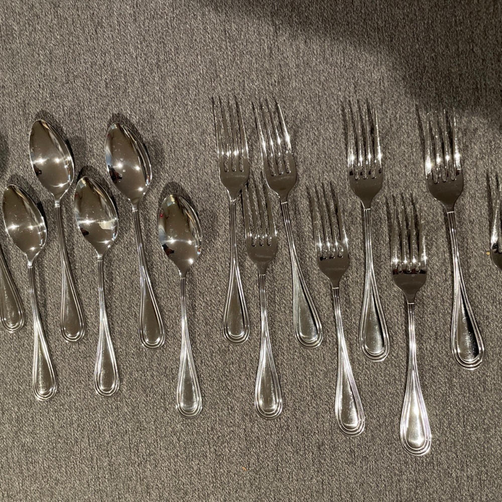GS Gourmet Settings 18/10 Stainless Flatware Lot (15), 8 Large Forks & 7 Spoons